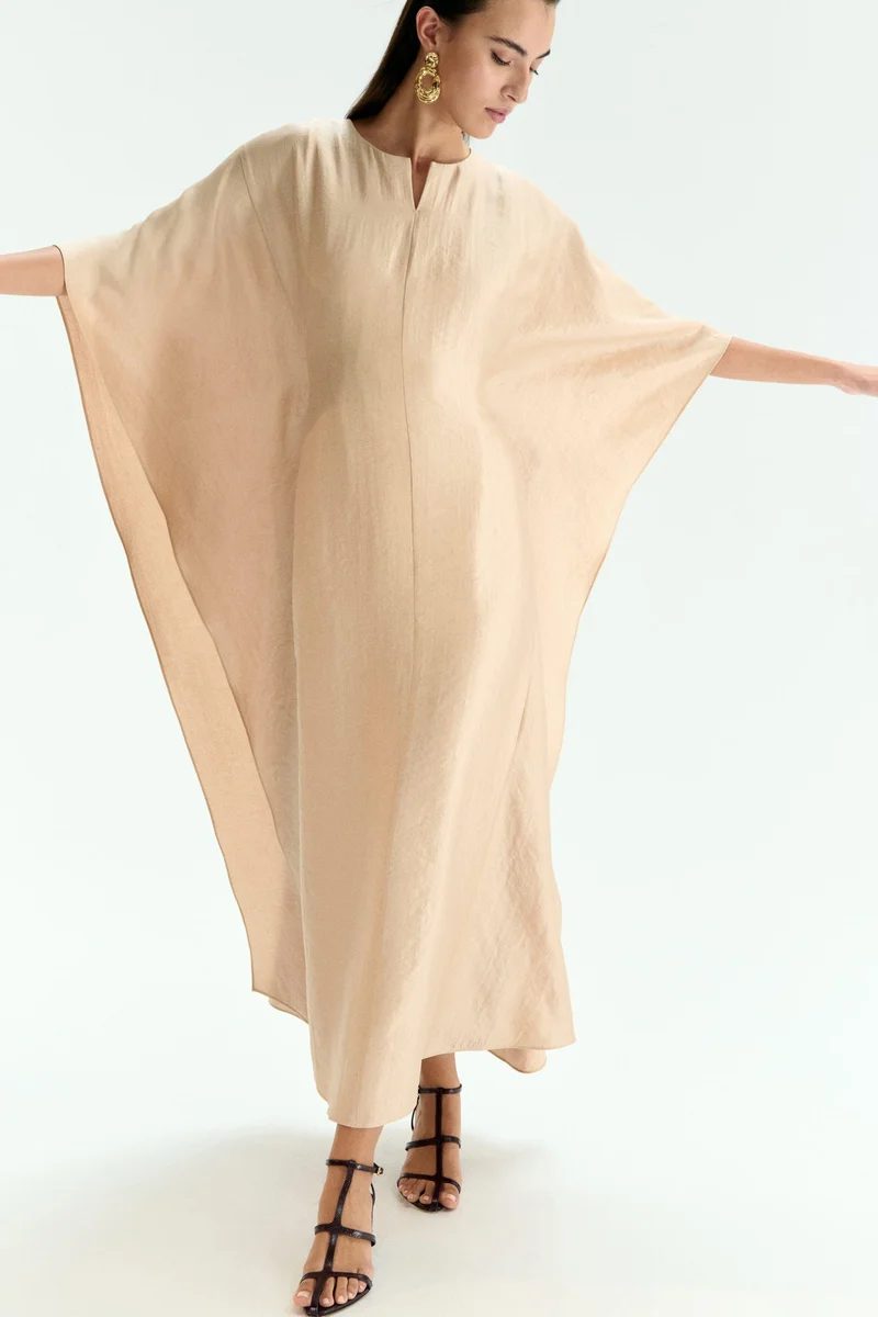 اتش اند ام فستان بتصميم قفطان لامع